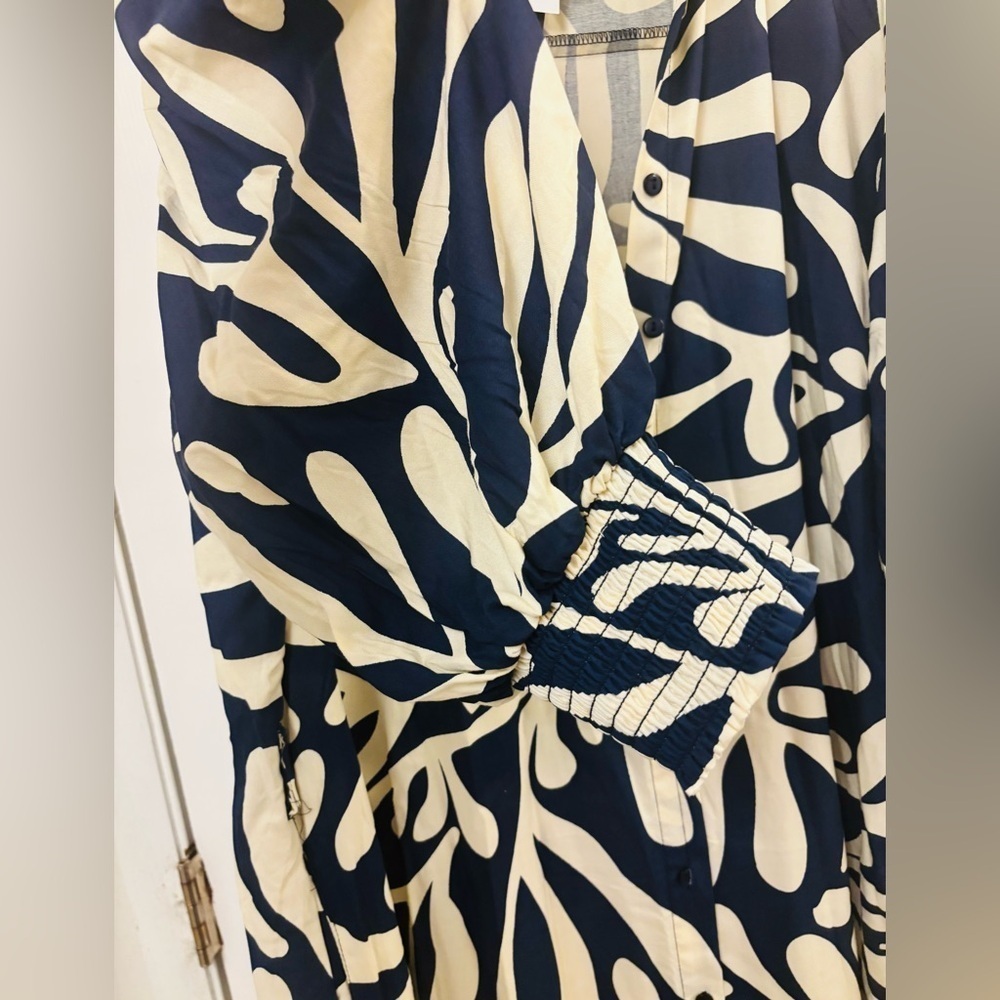 Cassie’s Elegant White Navy Dress Size 1X - Picture 7 of 13